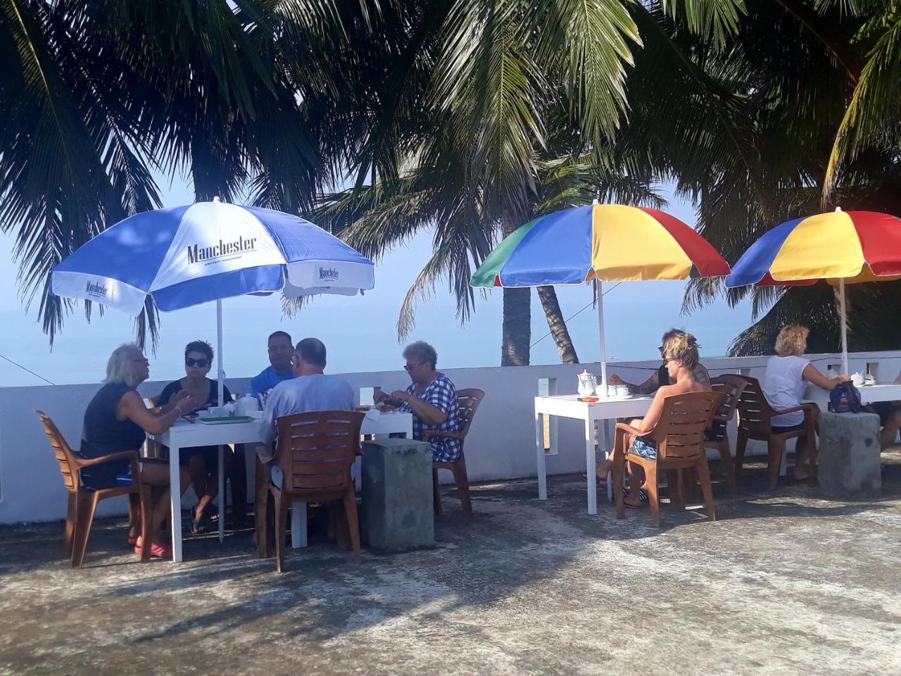 Copacabana Beach Hotel Hikkaduwa Exterior foto